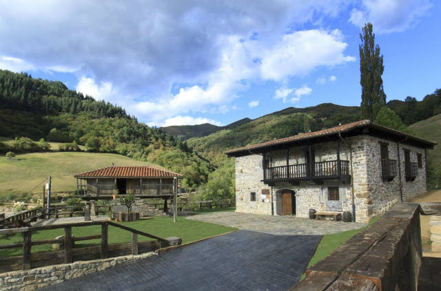 Casona de El Castañíu